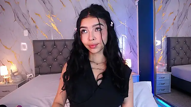 Snapshot of pettit_courtny chatting on 03.12.25 pettit courtny online show from 03.12.25