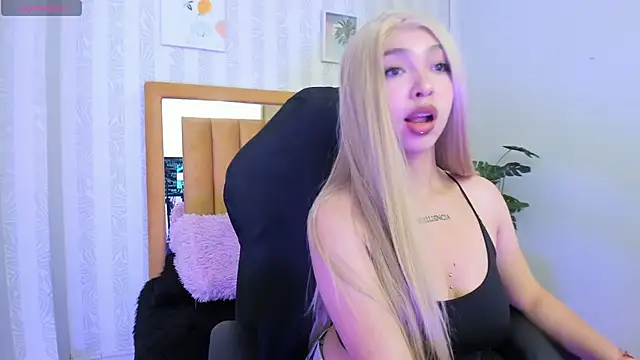 Snapshot of pettit_courtny chatting on 10.13.25 pettit courtny online show from 10.13.25