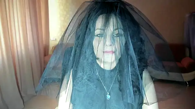 Snapshot of WitchBlueRose chatting on 11.04.25 WitchBlueRose online show from 11.04.25