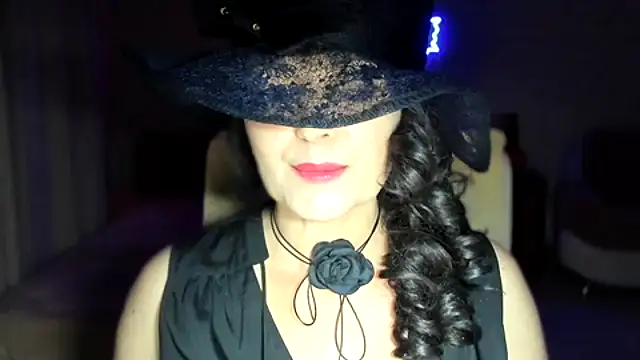 Snapshot of WitchBlueRose chatting on 11.05.25 WitchBlueRose online show from 11.05.25