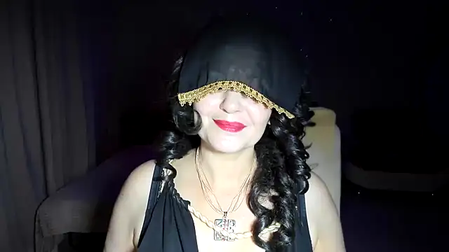 Snapshot of WitchBlueRose chatting on 11.11.25 WitchBlueRose online show from 11.11.25