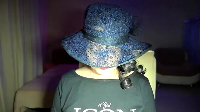 Snapshot of WitchBlueRose chatting on 11.12.25 WitchBlueRose online show from 11.12.25