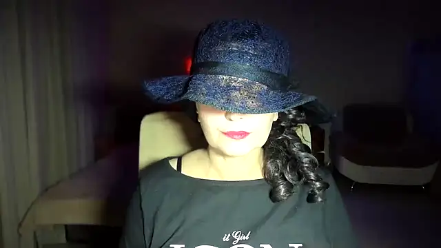 Snapshot of WitchBlueRose chatting on 11.13.25 WitchBlueRose online show from 11.13.25