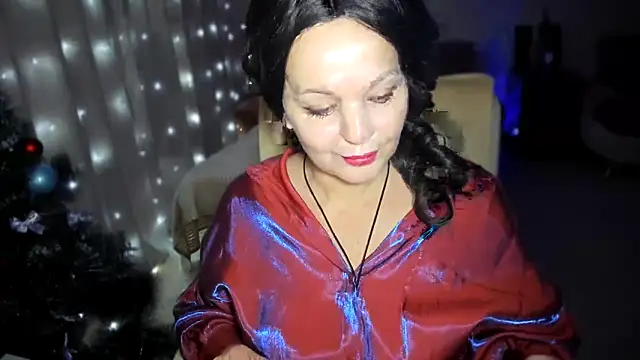 Snapshot of WitchBlueRose chatting on 12.20.25 WitchBlueRose online show from 12.20.25