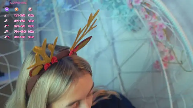 Snapshot of FlairCunard chatting on 12.14.24 FlairCunard online show from 12.14.24