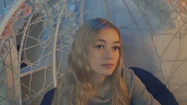 Snapshot of FlairCunard chatting on 12.29.24 FlairCunard online show from 12.29.24