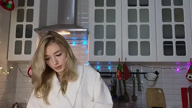 Snapshot of FlairCunard chatting on 12.31.24 FlairCunard online show from 12.31.24