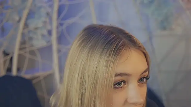 Snapshot of FlairCunard chatting on 01.01.25 FlairCunard online show from 01.01.25