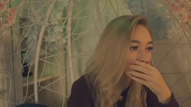 Snapshot of FlairCunard chatting on 01.07.25 FlairCunard online show from 01.07.25