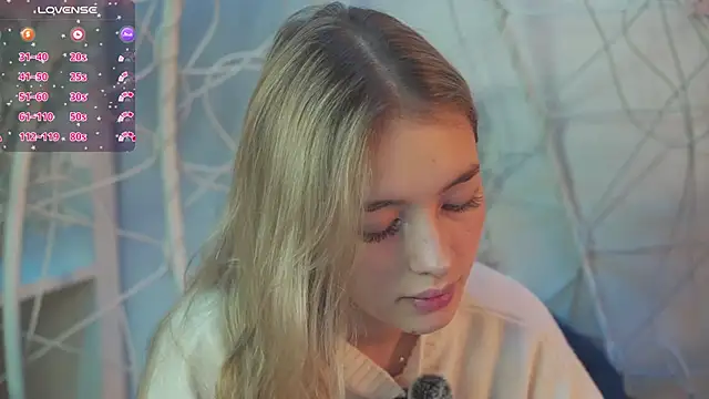 Snapshot of FlairCunard chatting on 01.31.25 FlairCunard online show from 01.31.25