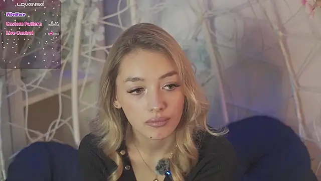 Snapshot of FlairCunard chatting on 02.10.25 FlairCunard online show from 02.10.25