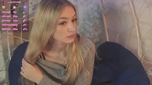 Snapshot of FlairCunard chatting on 02.15.25 FlairCunard online show from 02.15.25