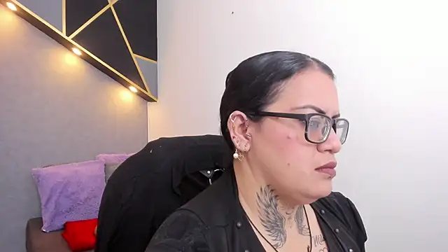 Snapshot of brigittemiller chatting on 04.24.26 brigittemiller online show from 04.24.26