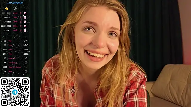 Snapshot of ElswythDecoursey chatting on 12.23.24 ElswythDecoursey online show from 12.23.24