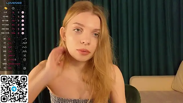 Snapshot of ElswythDecoursey chatting on 12.24.24 ElswythDecoursey online show from 12.24.24