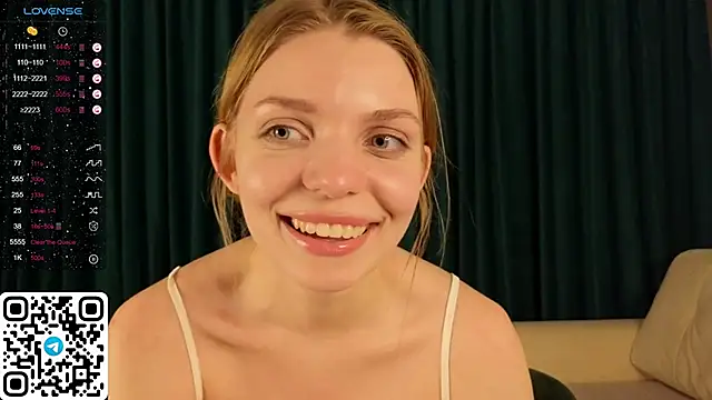 Snapshot of ElswythDecoursey chatting on 12.26.24 ElswythDecoursey online show from 12.26.24