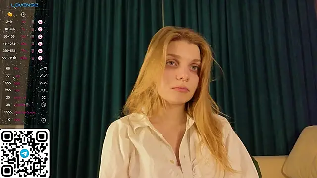 Snapshot of ElswythDecoursey chatting on 12.28.24 ElswythDecoursey online show from 12.28.24