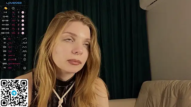 Snapshot of ElswythDecoursey chatting on 12.30.24 ElswythDecoursey online show from 12.30.24