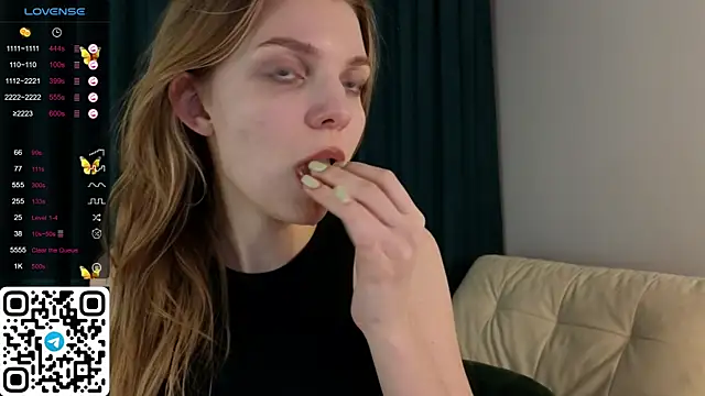 Snapshot of ElswythDecoursey chatting on 01.06.25 ElswythDecoursey online show from 01.06.25