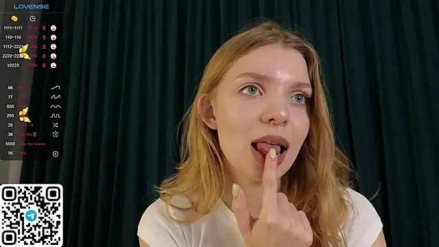 Snapshot of ElswythDecoursey chatting on 01.12.25 ElswythDecoursey online show from 01.12.25