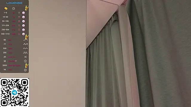 Snapshot of ElswythDecoursey chatting on 02.11.25 ElswythDecoursey online show from 02.11.25