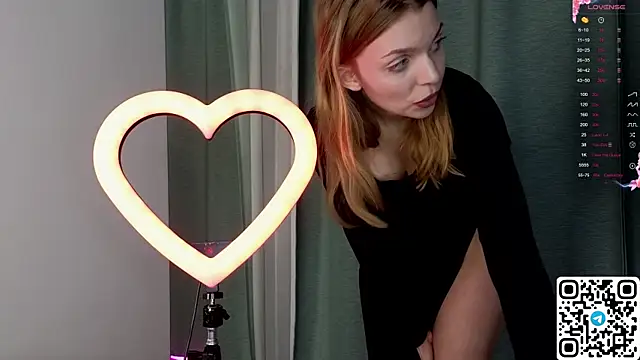 Snapshot of ElswythDecoursey chatting on 02.22.25 ElswythDecoursey online show from 02.22.25