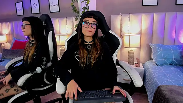 Snapshot of dayanne07 chatting on 11.18.25 dayanne07 online show from 11.18.25