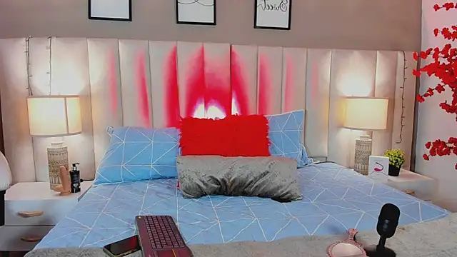 Snapshot of dayanne07 chatting on 11.21.25 dayanne07 online show from 11.21.25