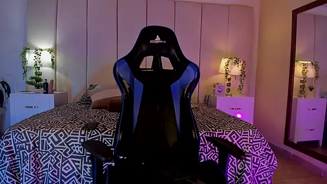 Snapshot of dayanne07 chatting on 12.22.25 dayanne07 online show from 12.22.25