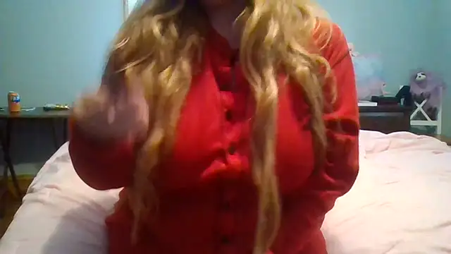 Snapshot of messyclumsyprincess chatting on 02.12.25 messyclumsyprincess online show from 02.12.25