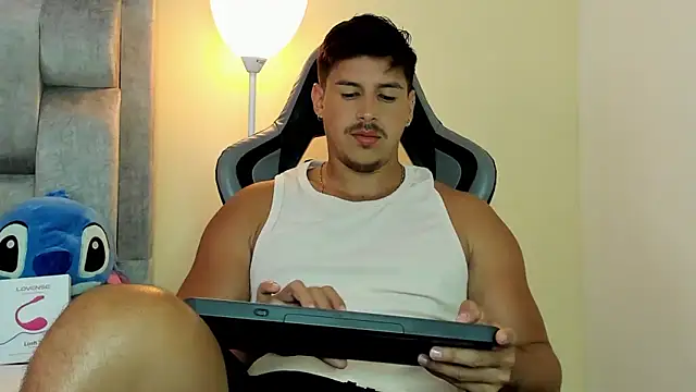 Snapshot of victor_vixen chatting on 06.13.26 victor vixen online show from 06.13.26