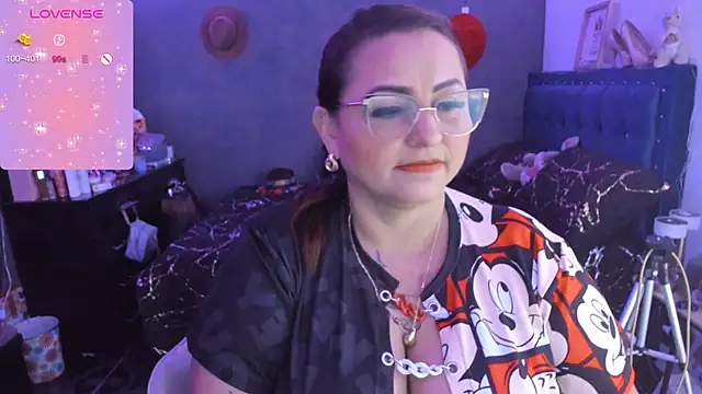 Ivonnee   online show from 01.08.25