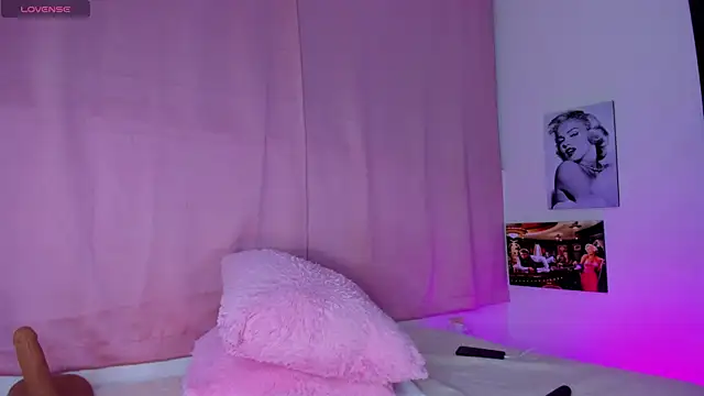 Snapshot of tellmebri chatting on 05.27.26 tellmebri online show from 05.27.26