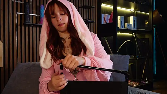 Izzy Inked online show from 04.02.26