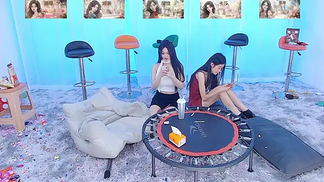 Snapshot of SS119 chatting on 12.23.24 SS119 online show from 12.23.24