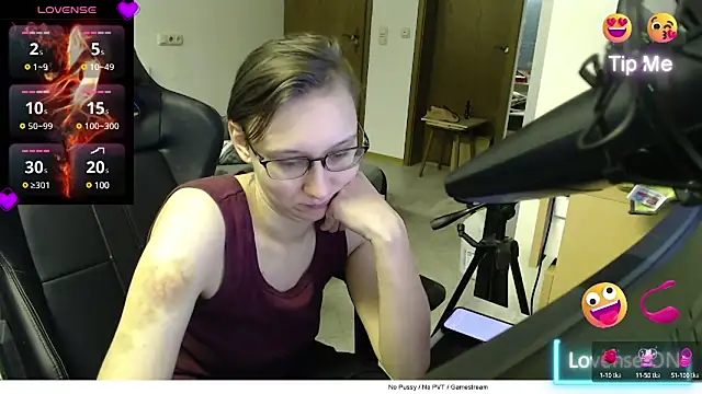 Snapshot of Tyra-Wild chatting on 01.04.25 Tyra-Wild online show from 01.04.25