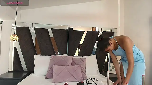 Milkdulce1 online show from 11.26.25