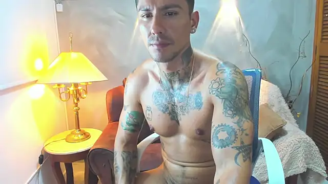 Snapshot of Dylanstonne chatting on 01.05.25 Dylanstonne online show from 01.05.25