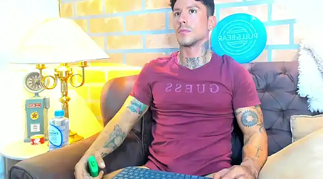 Snapshot of Dylanstonne chatting on 02.28.25 Dylanstonne online show from 02.28.25