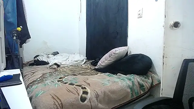 esjrobles online show from 10.16.25