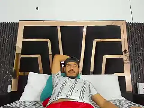 Snapshot of Mike_Bearly chatting on 12.06.24 Mike Bearly online show from 12.06.24