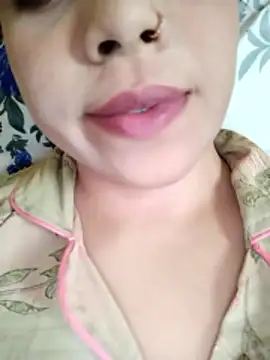 Snapshot of Anki-doll chatting on 04.21.26 Anki-doll online show from 04.21.26