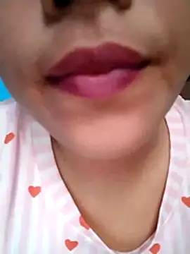 Snapshot of Anki-doll chatting on 06.18.26 Anki-doll online show from 06.18.26