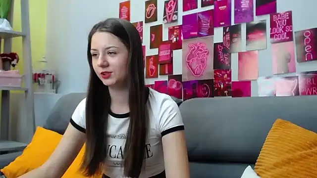 Snapshot of MilanaRoza chatting on 03.20.25 MilanaRoza online show from 03.20.25