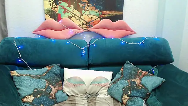 Snapshot of MilanaRoza chatting on 03.23.25 MilanaRoza online show from 03.23.25