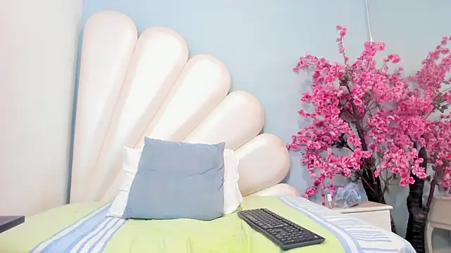 Snapshot of Ally_Parkeer_ chatting on 03.07.25 Ally Parkeer online show from 03.07.25