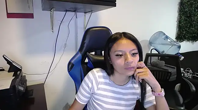 Snapshot of Natashax_Hot chatting on 03.10.25 Natashax Hot online show from 03.10.25