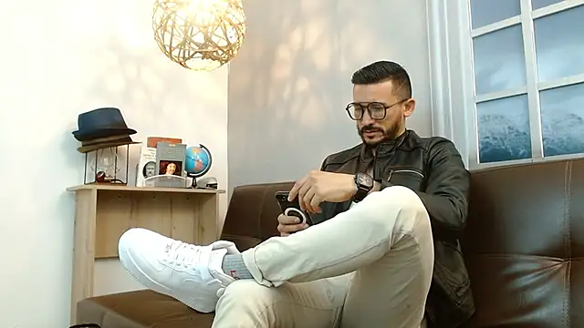 Reiko 85  online show from 03.17.25