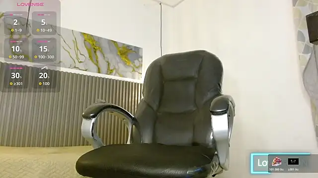 Dyla n18 online show from 10.23.25