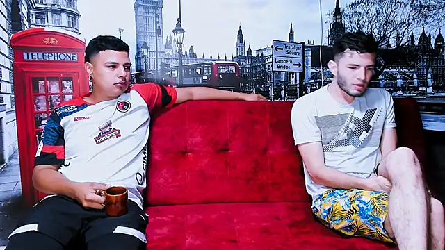 Snapshot of threesome_sexy_hot chatting on 02.04.25 threesome sexy hot online show from 02.04.25